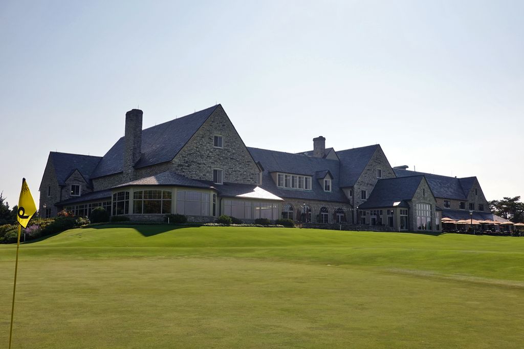 Blue Mound Golf & Country Club Clubhouse